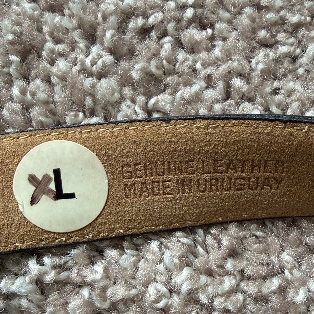 Sleek Black Women’s Genuine Leather Belt with Silver Buckle Size XL - Picture 2 of 6